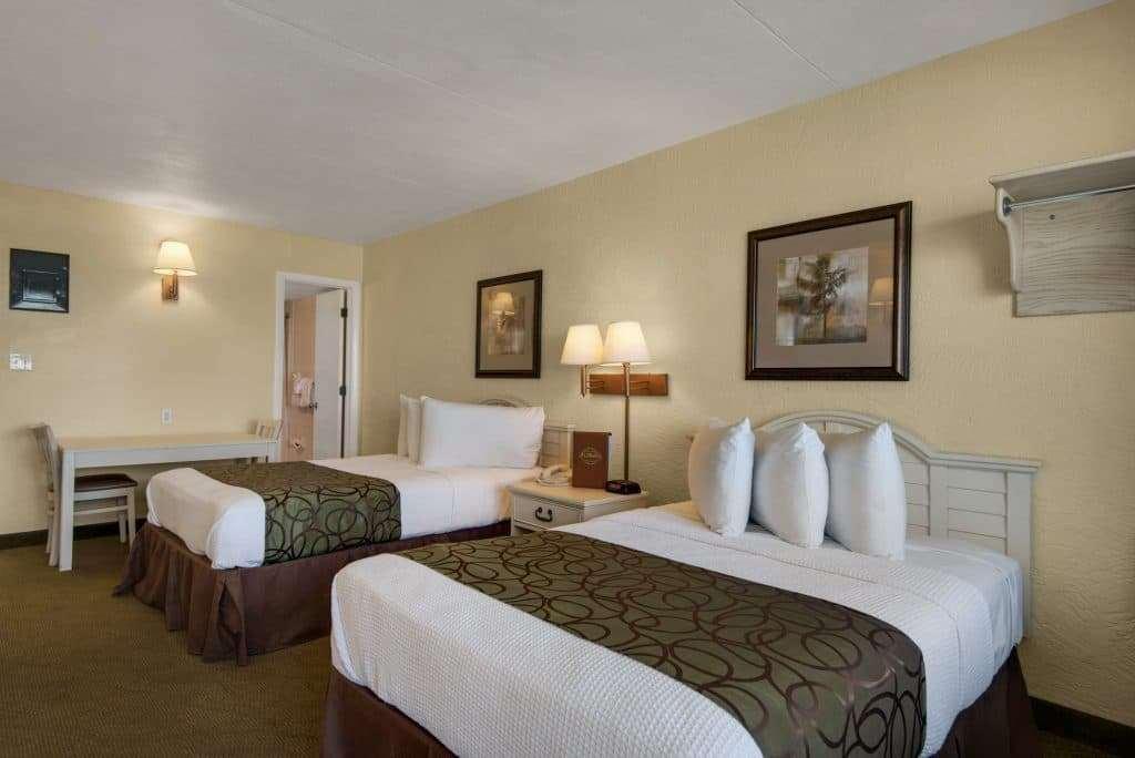 Ramada By Wyndham Panama City Beach / Beachfront Екстериор снимка