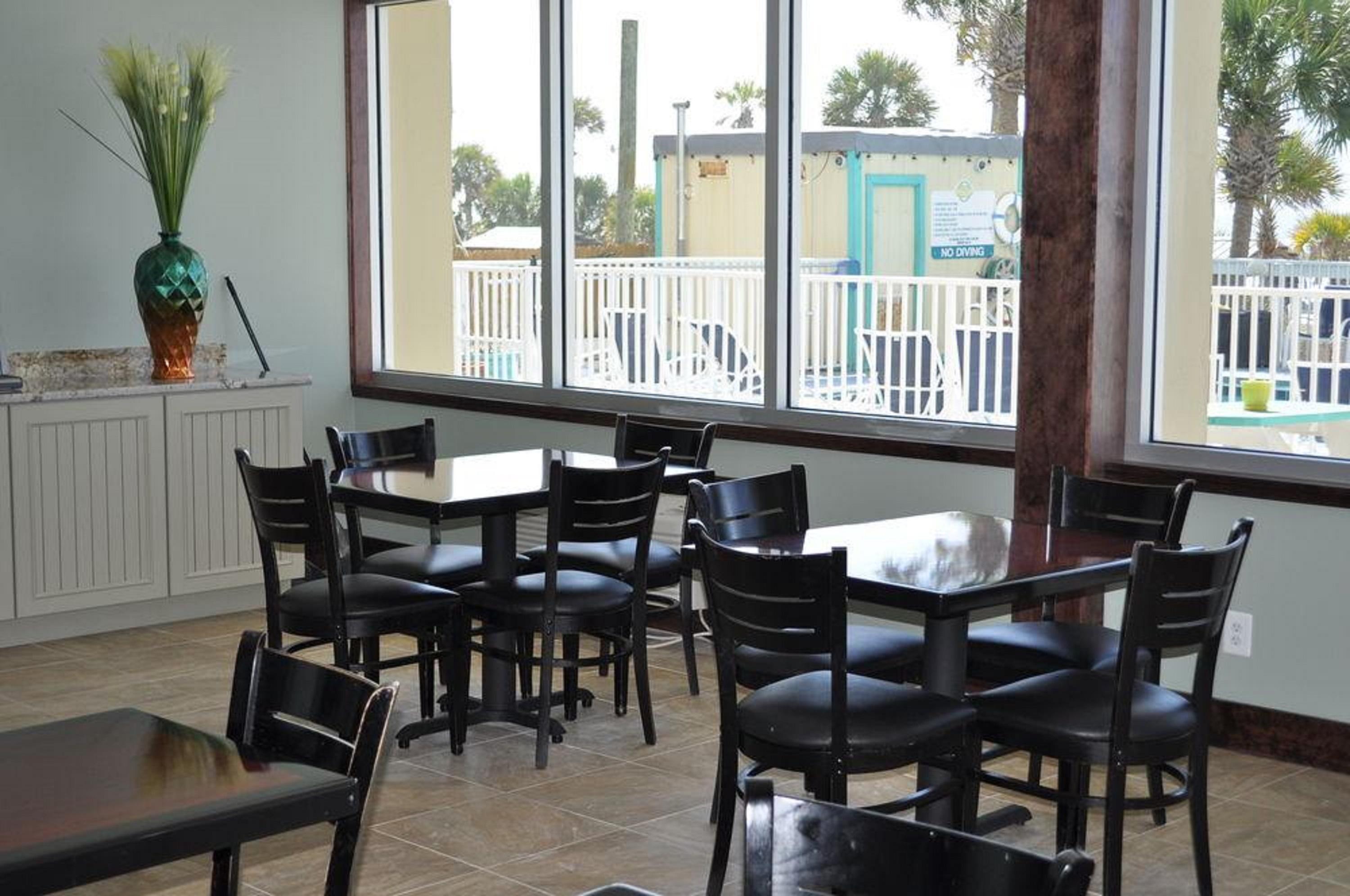 Ramada By Wyndham Panama City Beach / Beachfront Екстериор снимка