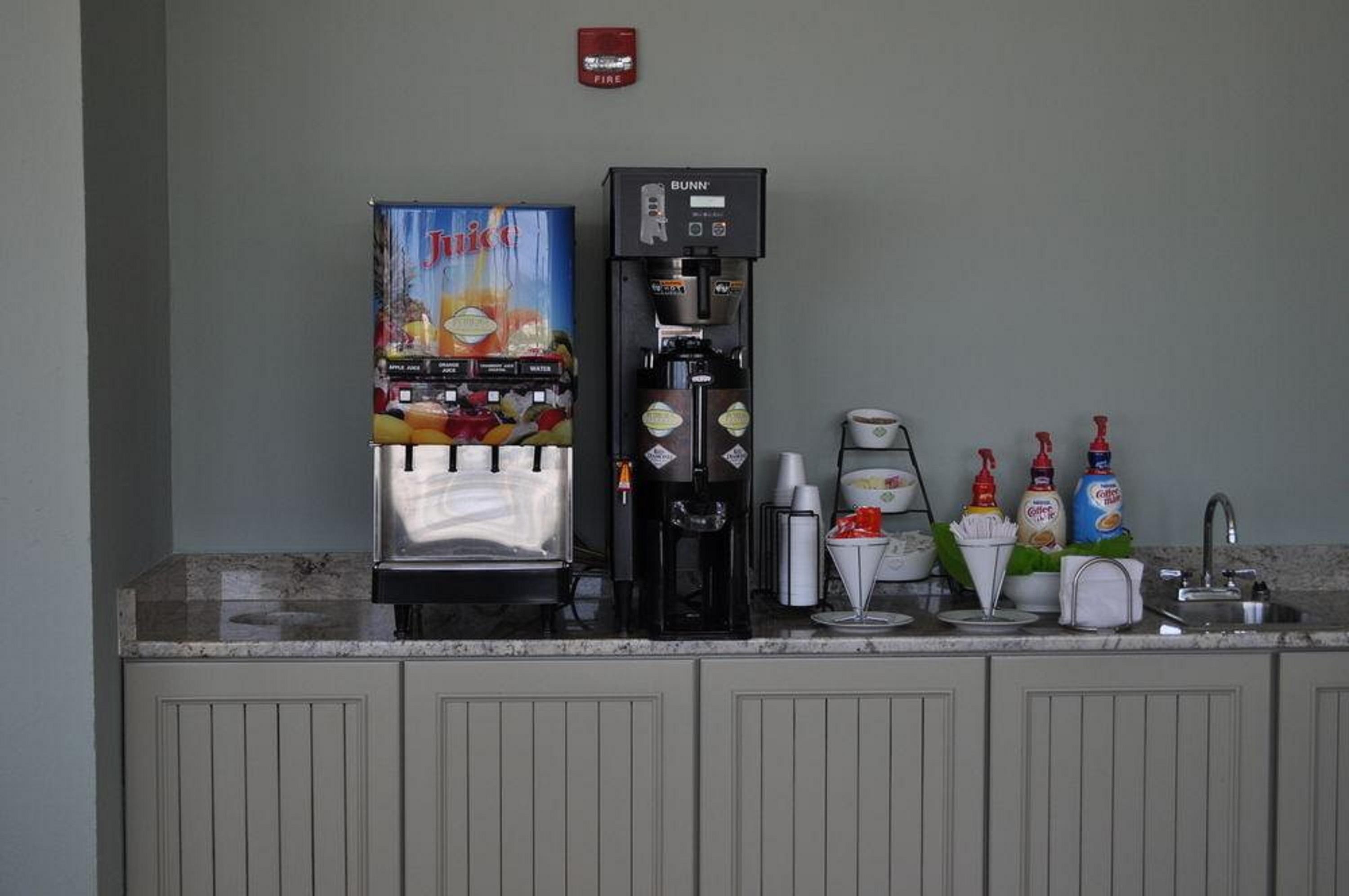 Ramada By Wyndham Panama City Beach / Beachfront Екстериор снимка