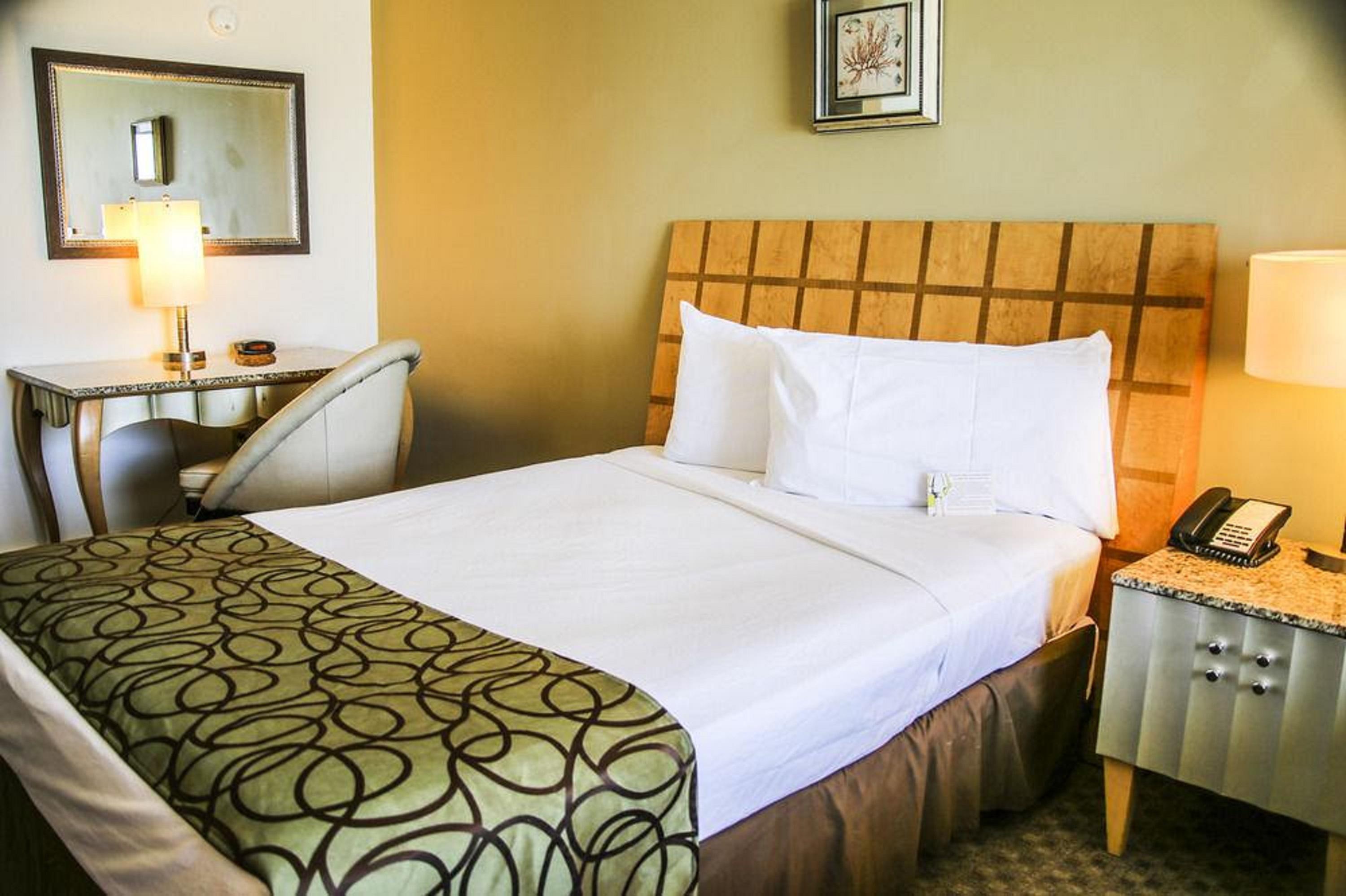 Ramada By Wyndham Panama City Beach / Beachfront Екстериор снимка