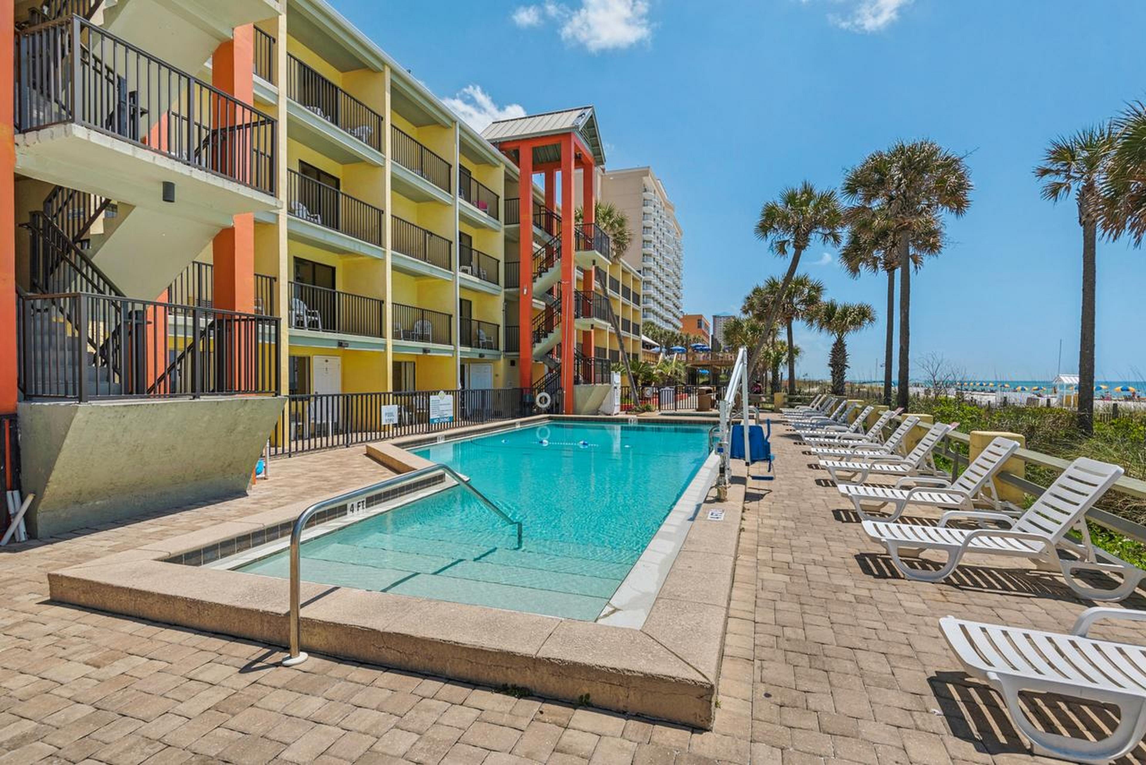 Ramada By Wyndham Panama City Beach / Beachfront Екстериор снимка