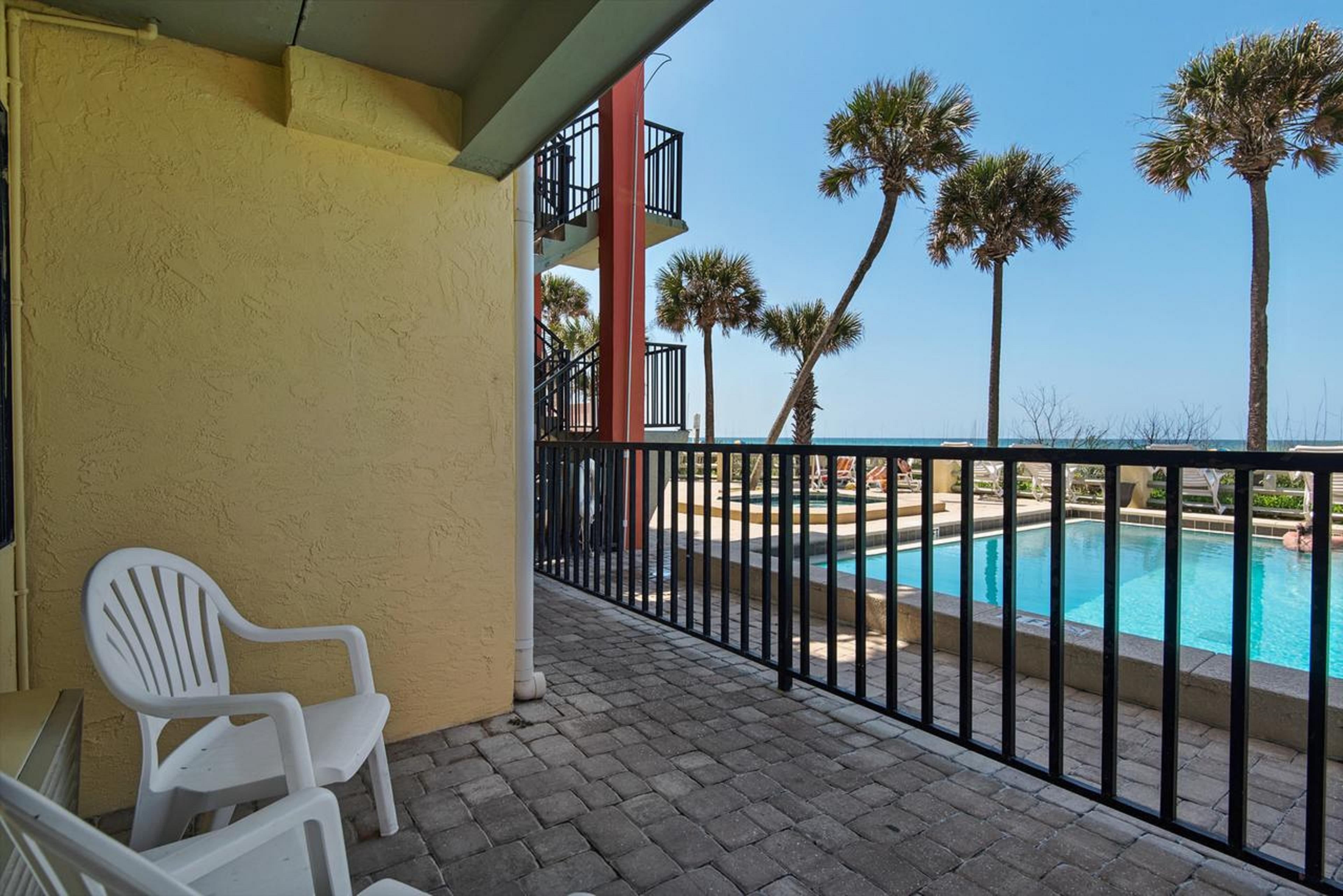 Ramada By Wyndham Panama City Beach / Beachfront Екстериор снимка