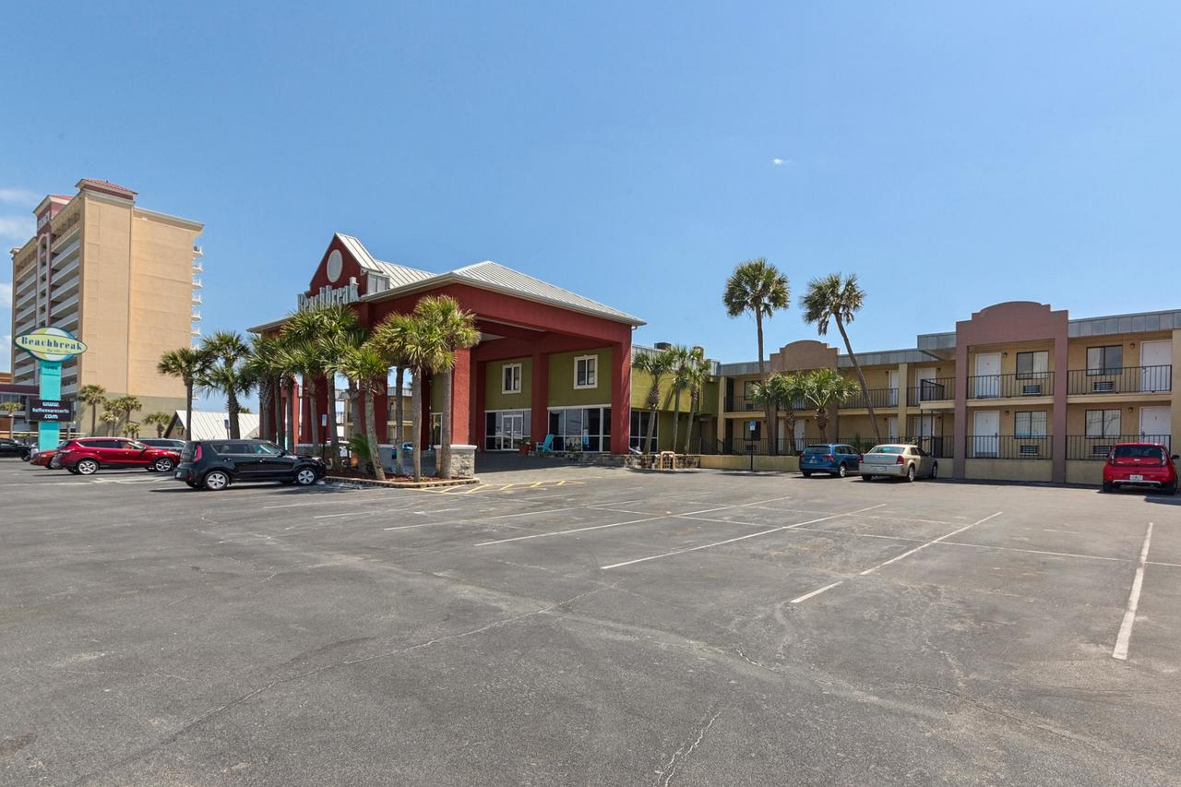 Ramada By Wyndham Panama City Beach / Beachfront Екстериор снимка