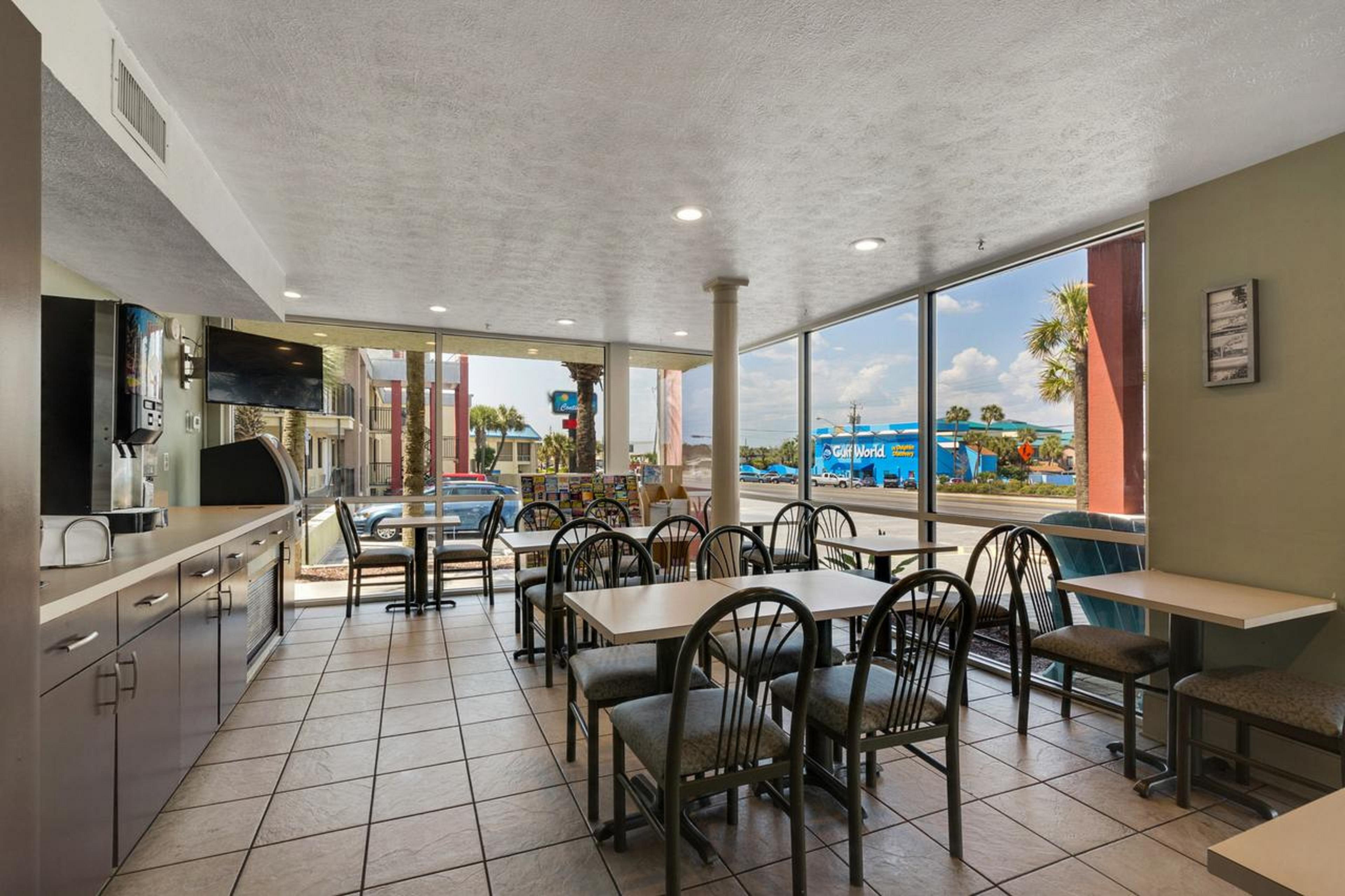 Ramada By Wyndham Panama City Beach / Beachfront Екстериор снимка