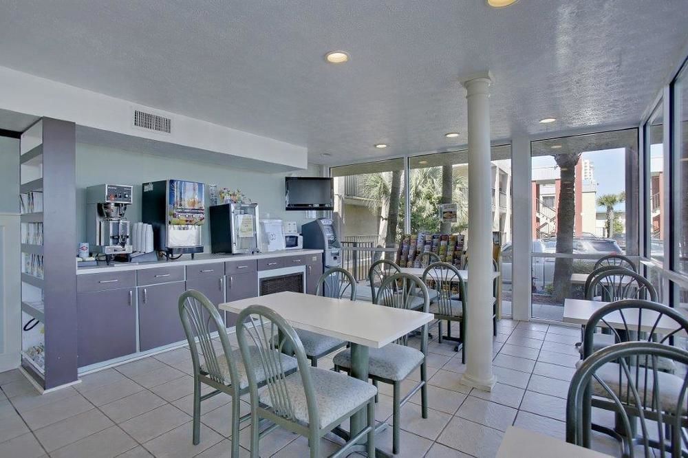 Ramada By Wyndham Panama City Beach / Beachfront Екстериор снимка