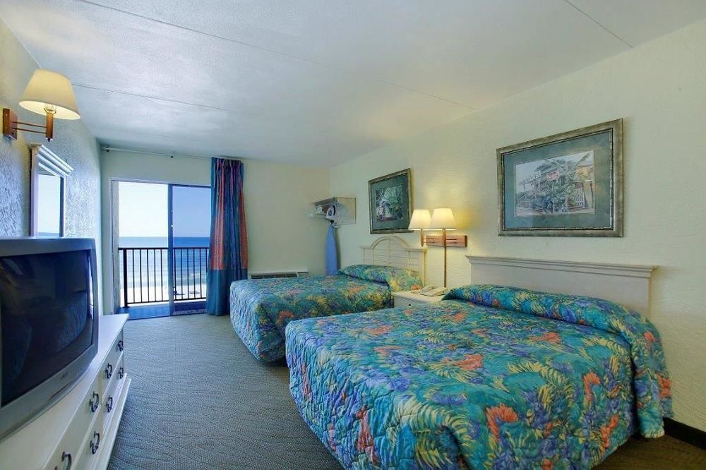 Ramada By Wyndham Panama City Beach / Beachfront Екстериор снимка