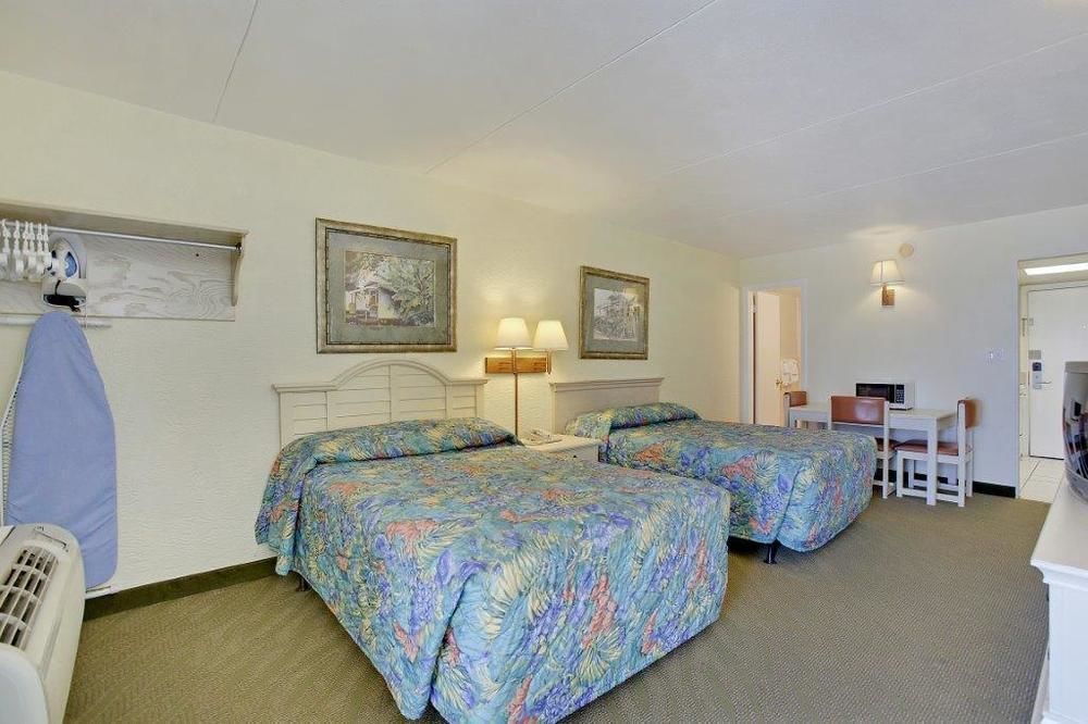 Ramada By Wyndham Panama City Beach / Beachfront Екстериор снимка
