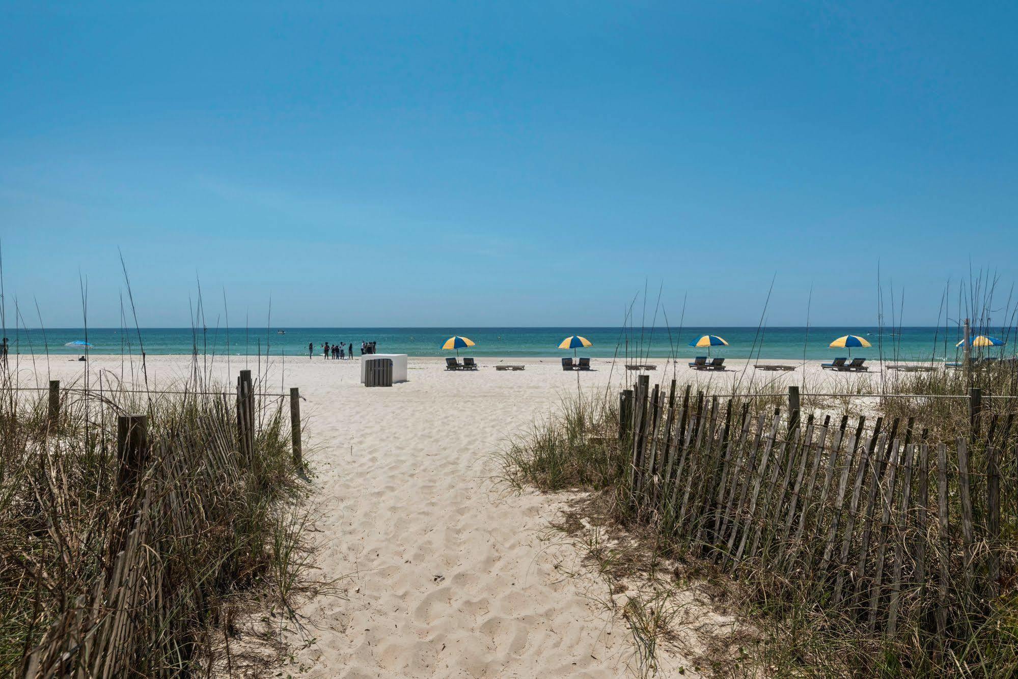 Ramada By Wyndham Panama City Beach / Beachfront Екстериор снимка